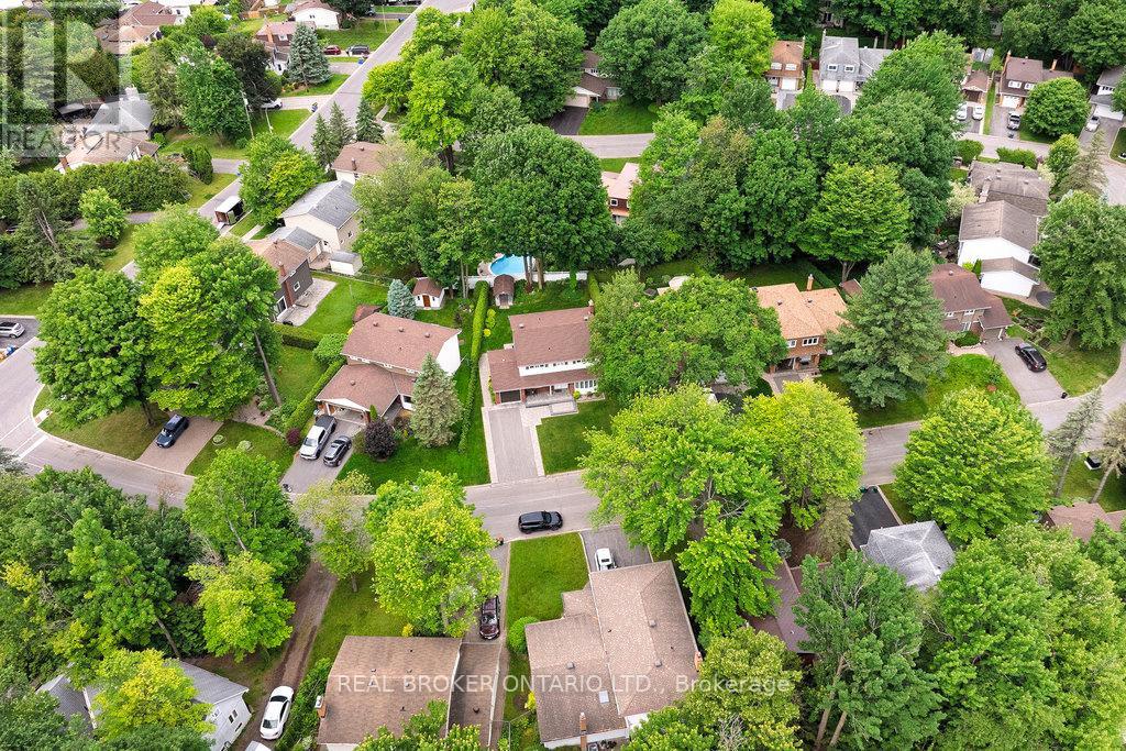 31 Oakhurst Crescent