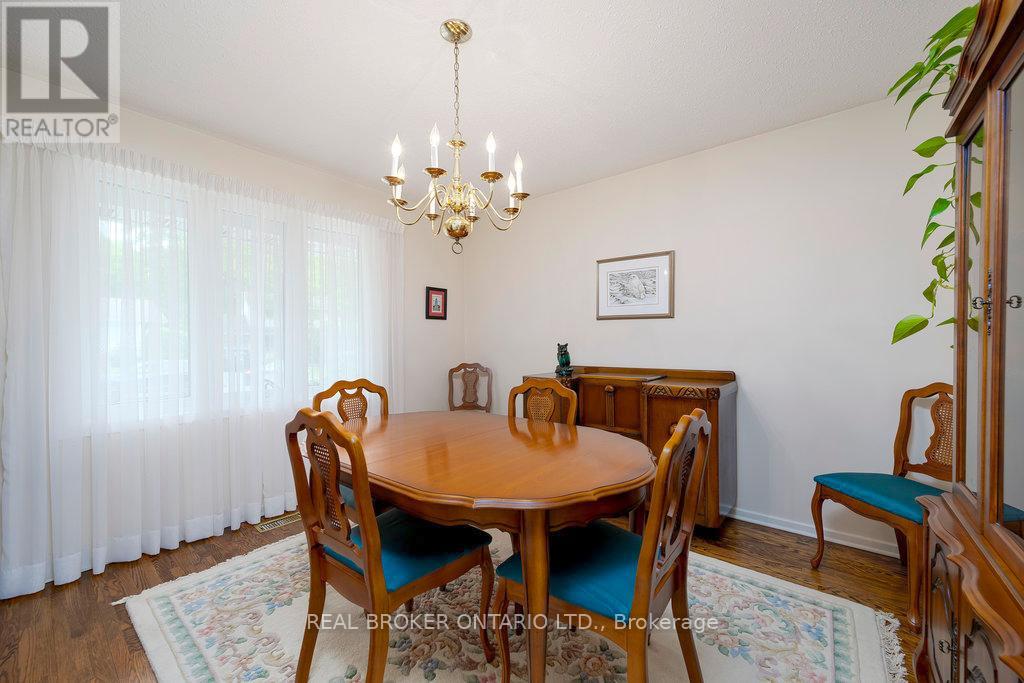 31 Oakhurst Crescent
