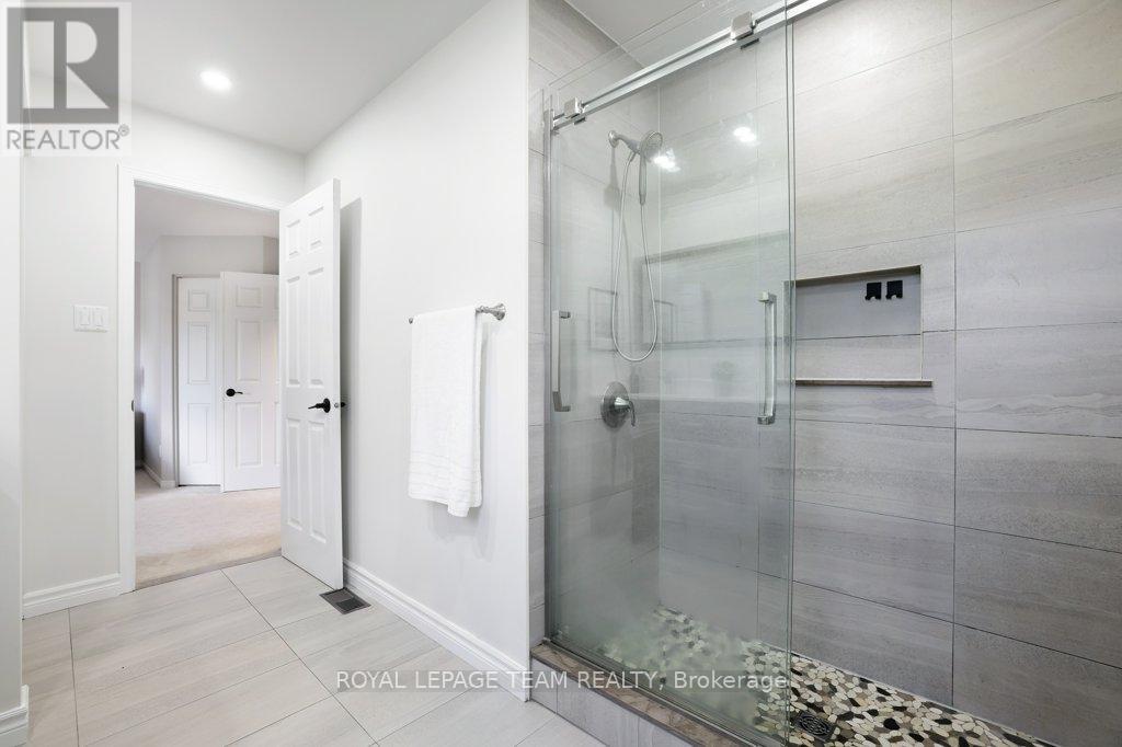 8 Black Rivers Place