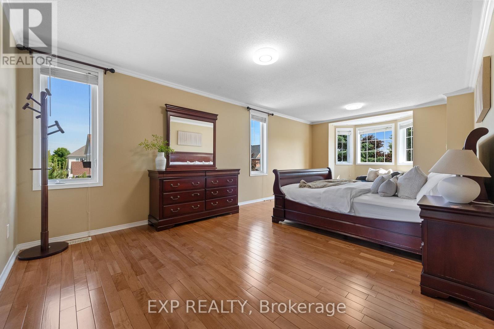 2132 Valenceville Crescent