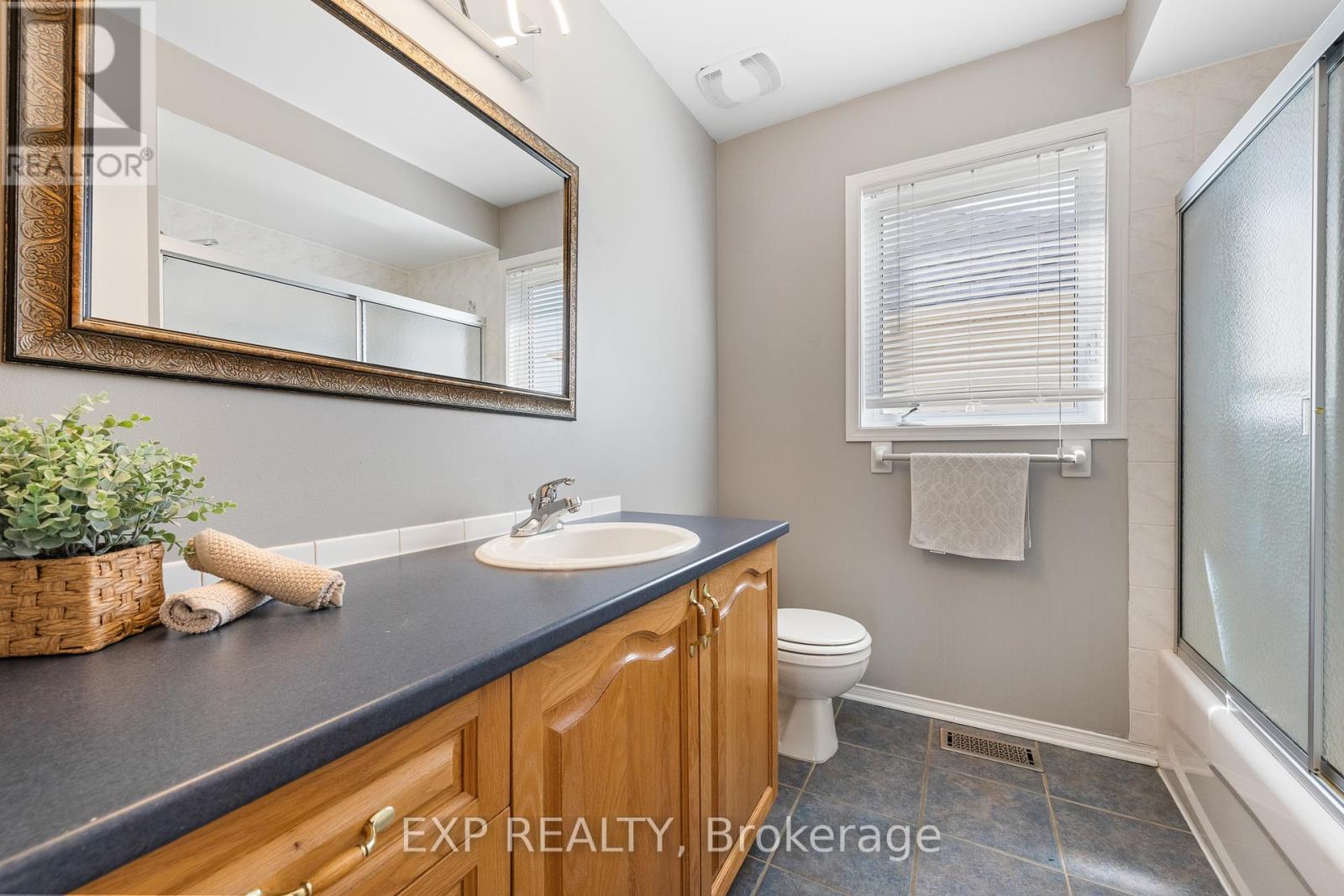 2132 Valenceville Crescent