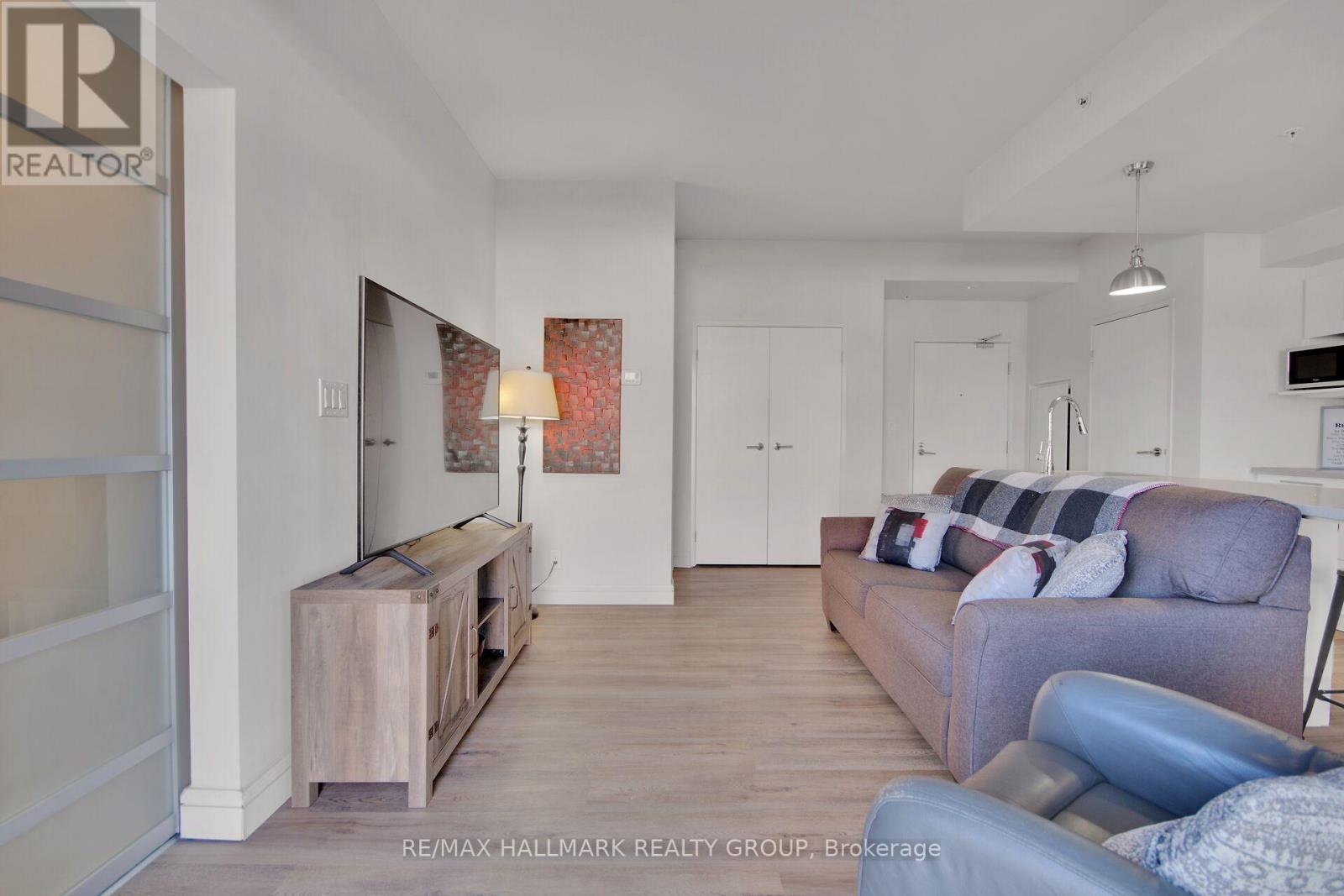 208 - 555 Anand Private