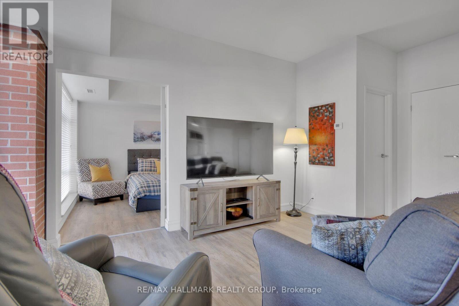 208 - 555 Anand Private