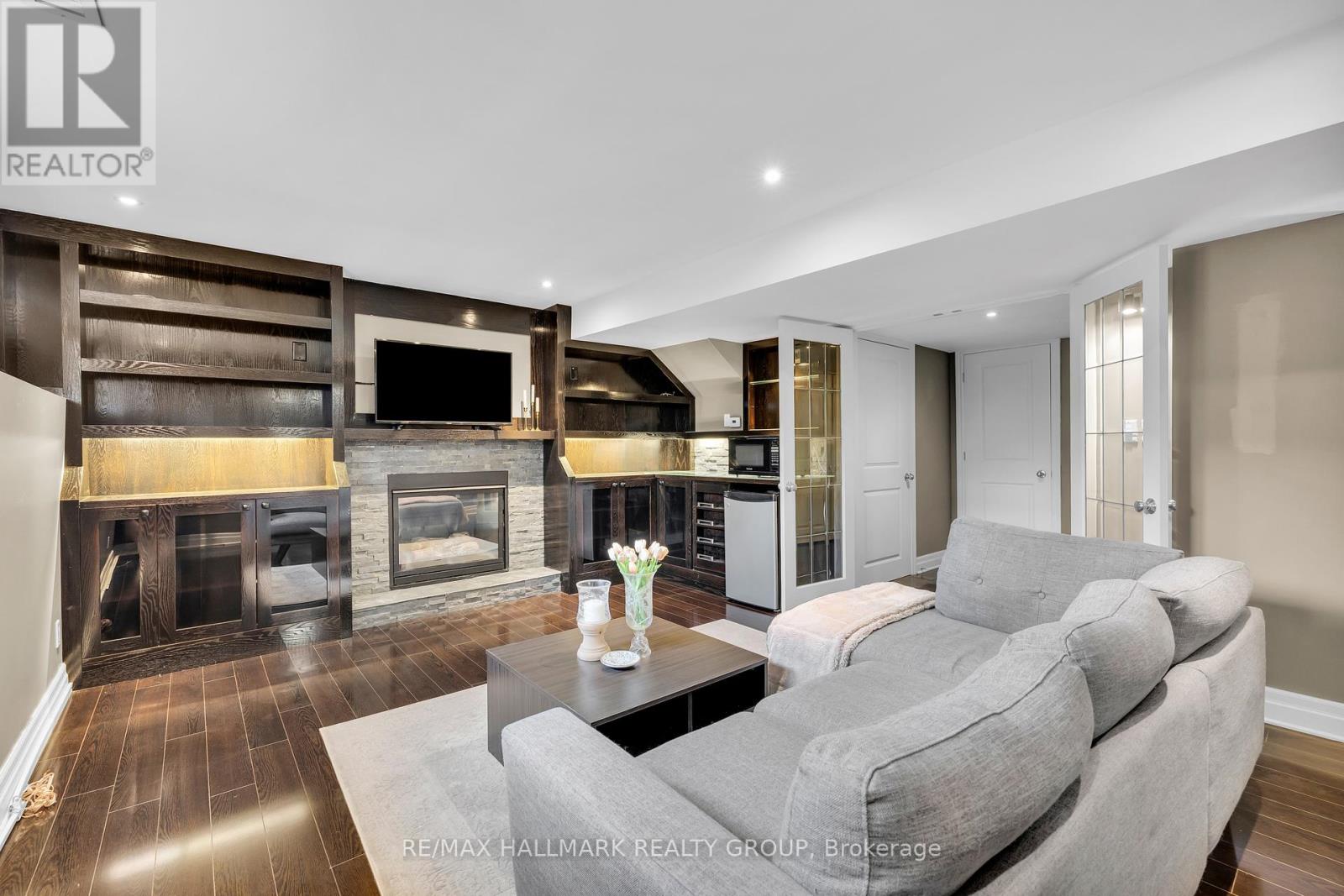 451 Landswood Way