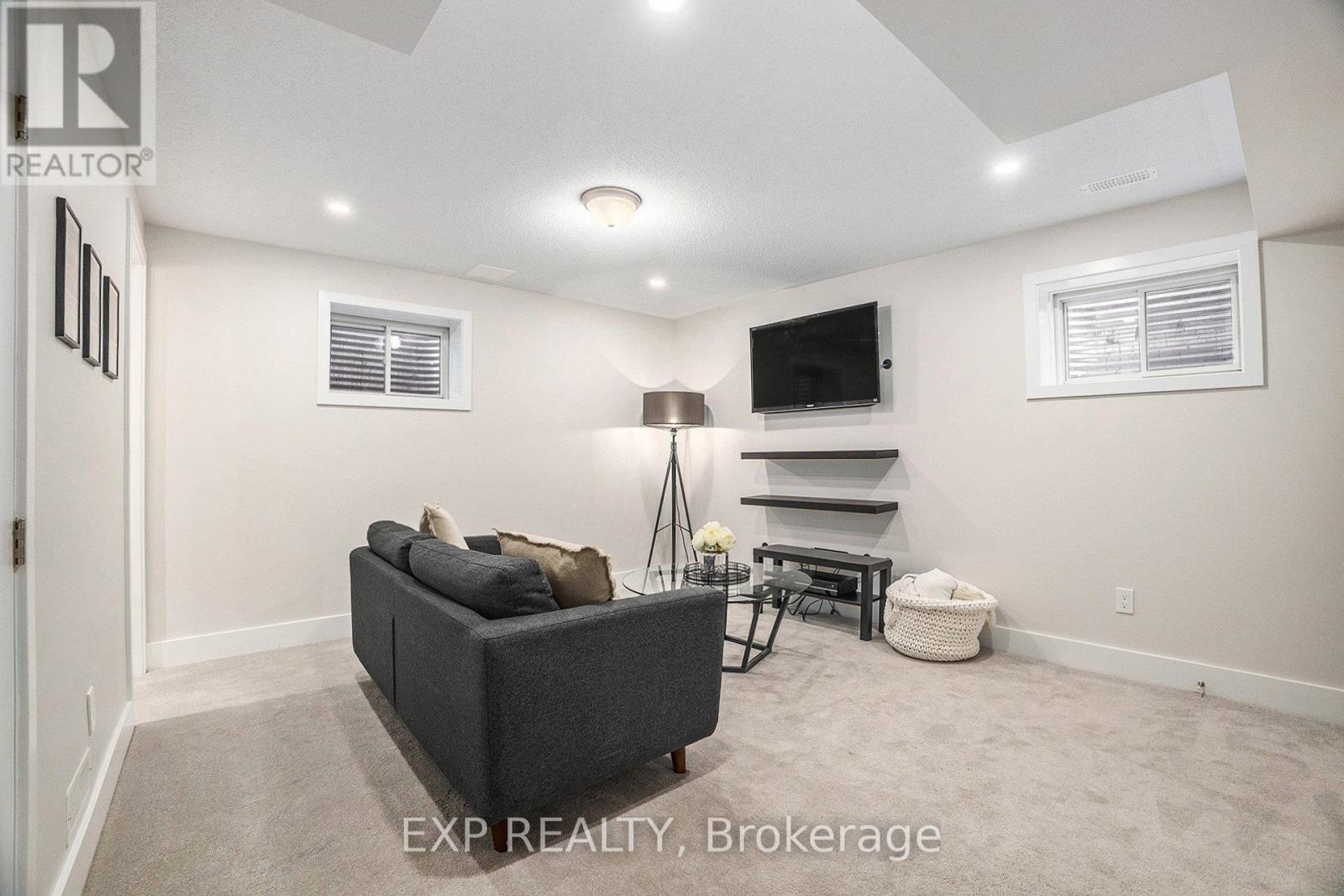 63 Pelham Crescent
