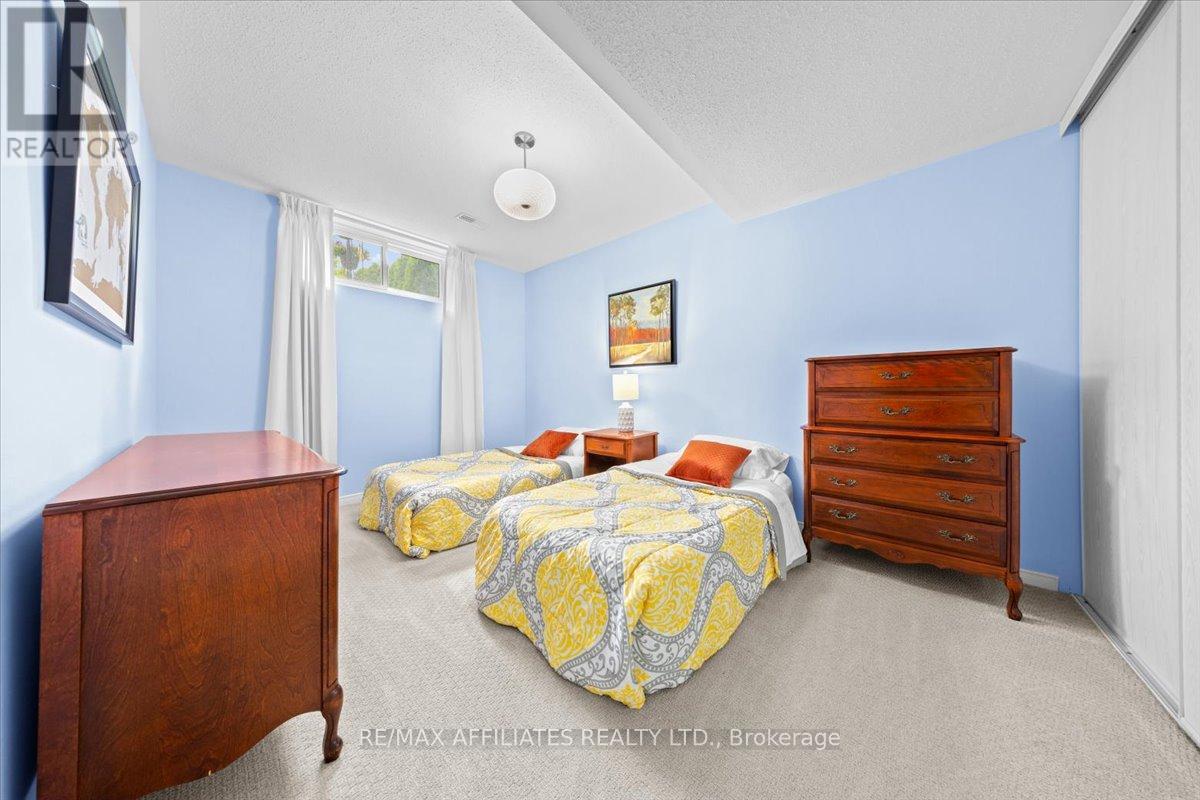 - - 1244 Foxborough Private E