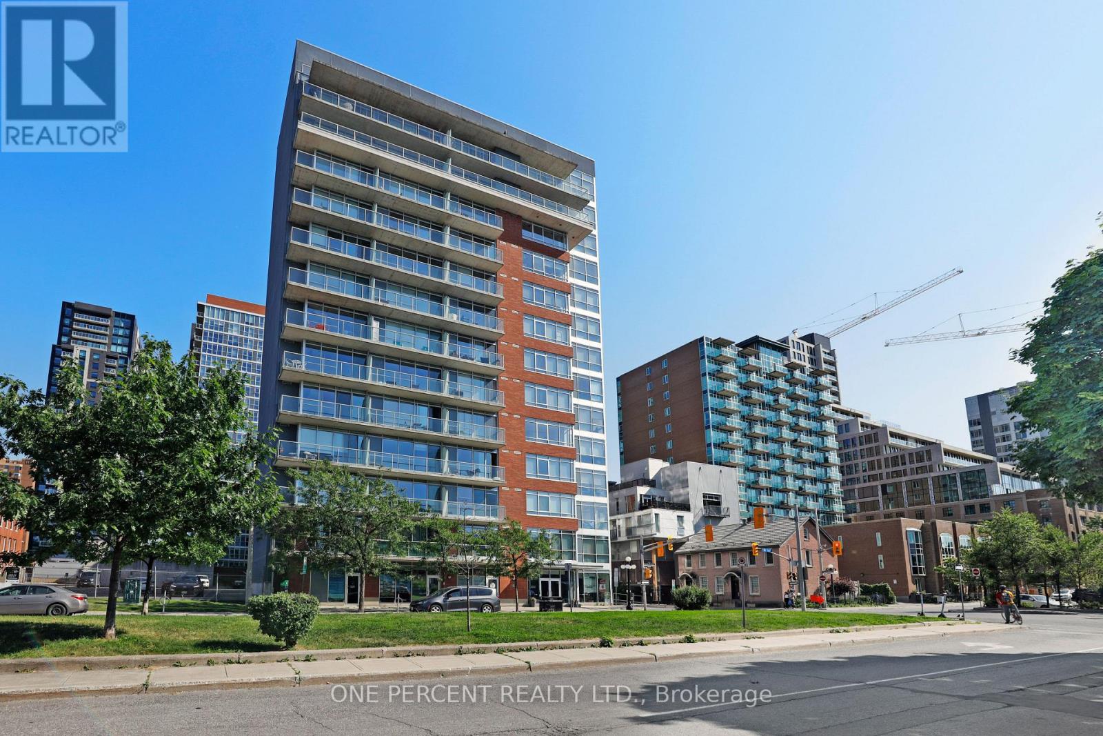 904 - 180 York Street