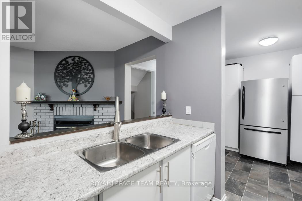 50 Hummingbird Crescent N