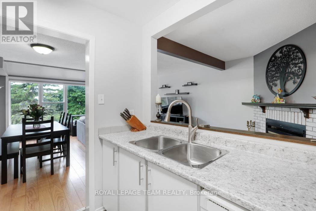 50 Hummingbird Crescent N