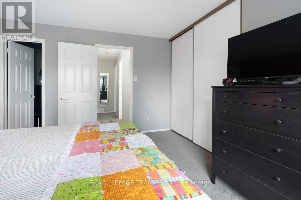 50 Hummingbird Crescent N