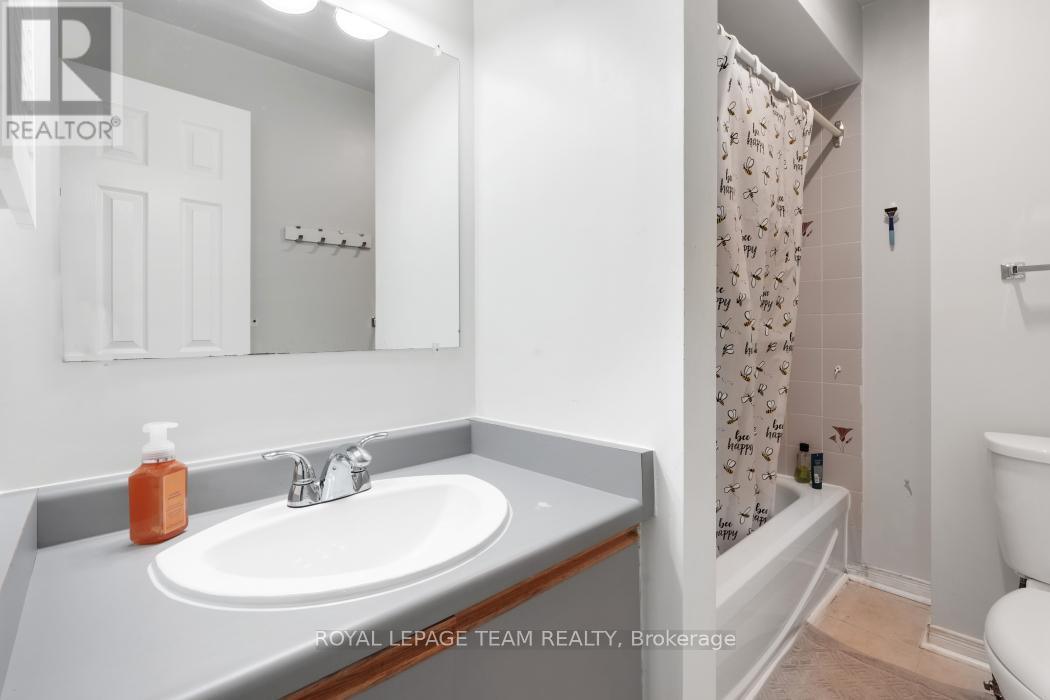 50 Hummingbird Crescent N