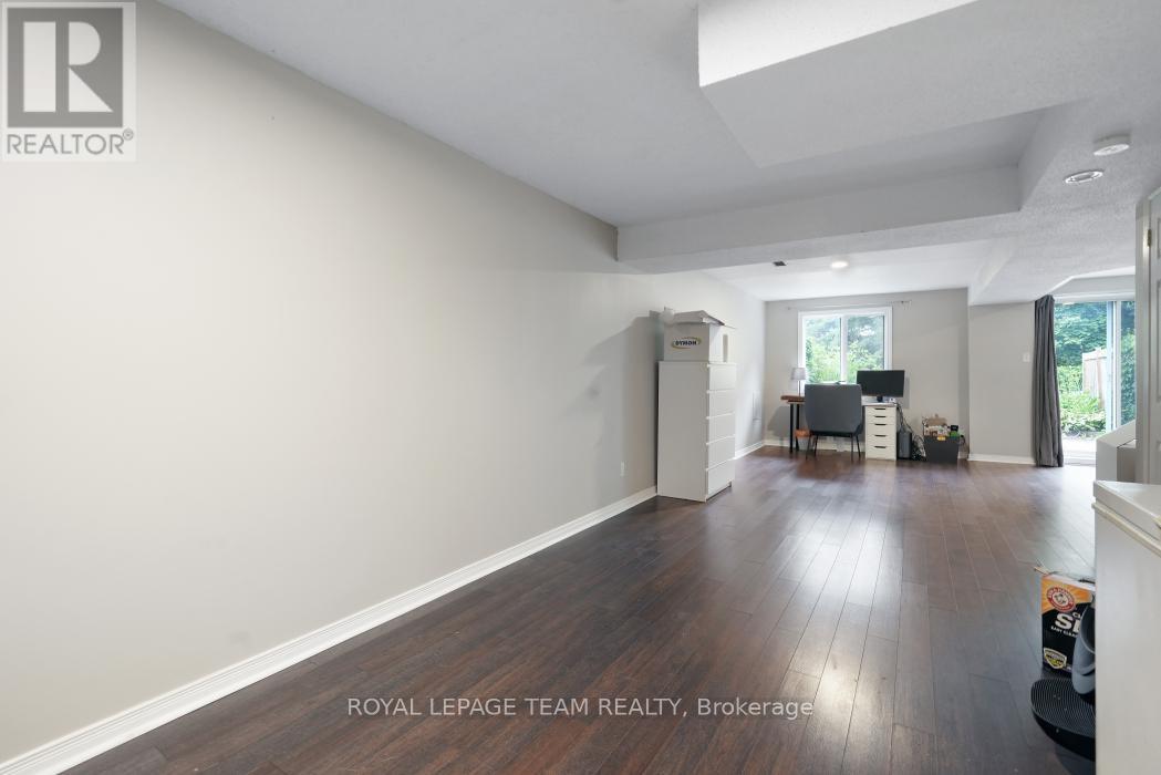 50 Hummingbird Crescent N