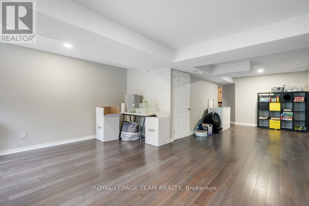50 Hummingbird Crescent N