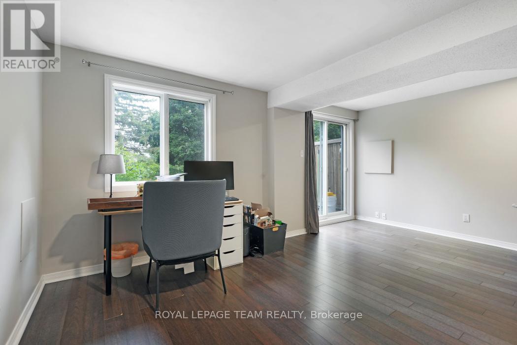 50 Hummingbird Crescent N
