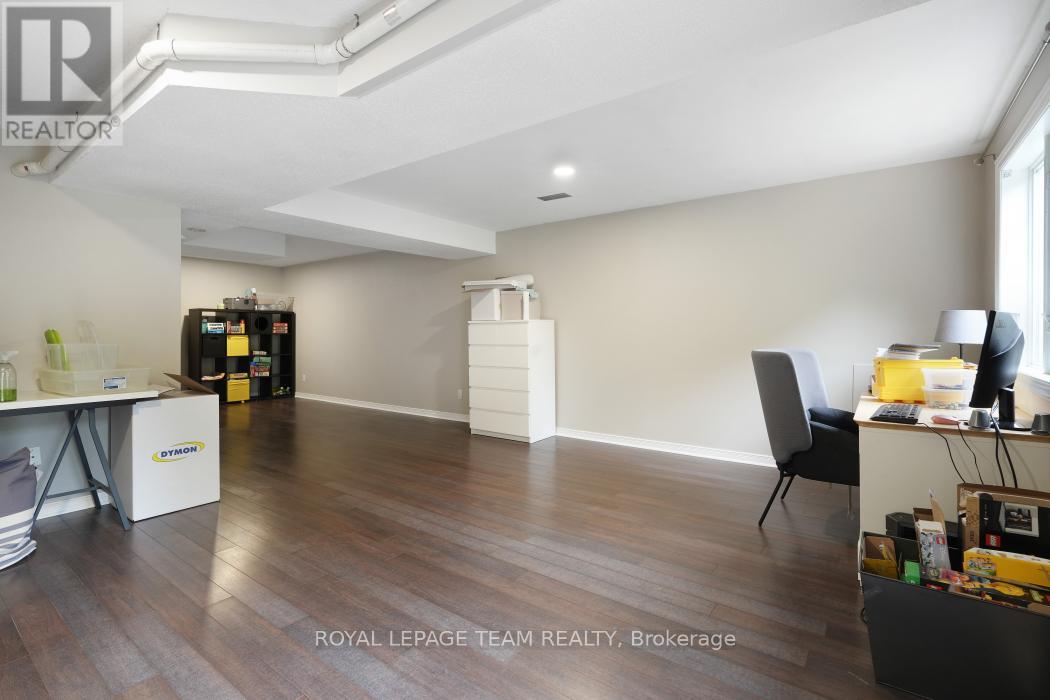 50 Hummingbird Crescent N