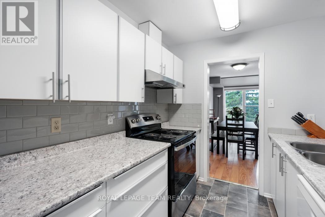 50 Hummingbird Crescent N