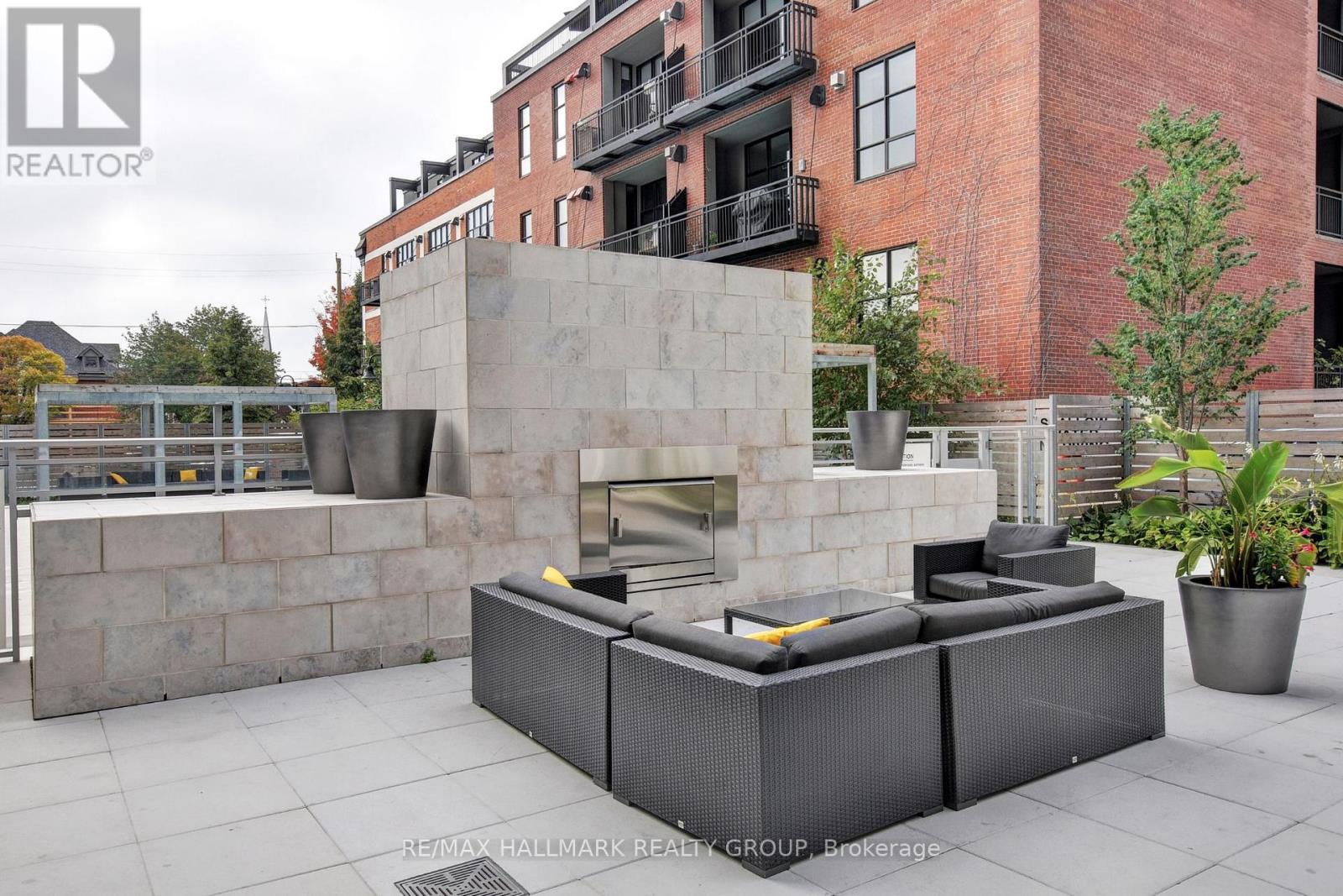 933 - 340 Mcleod Street