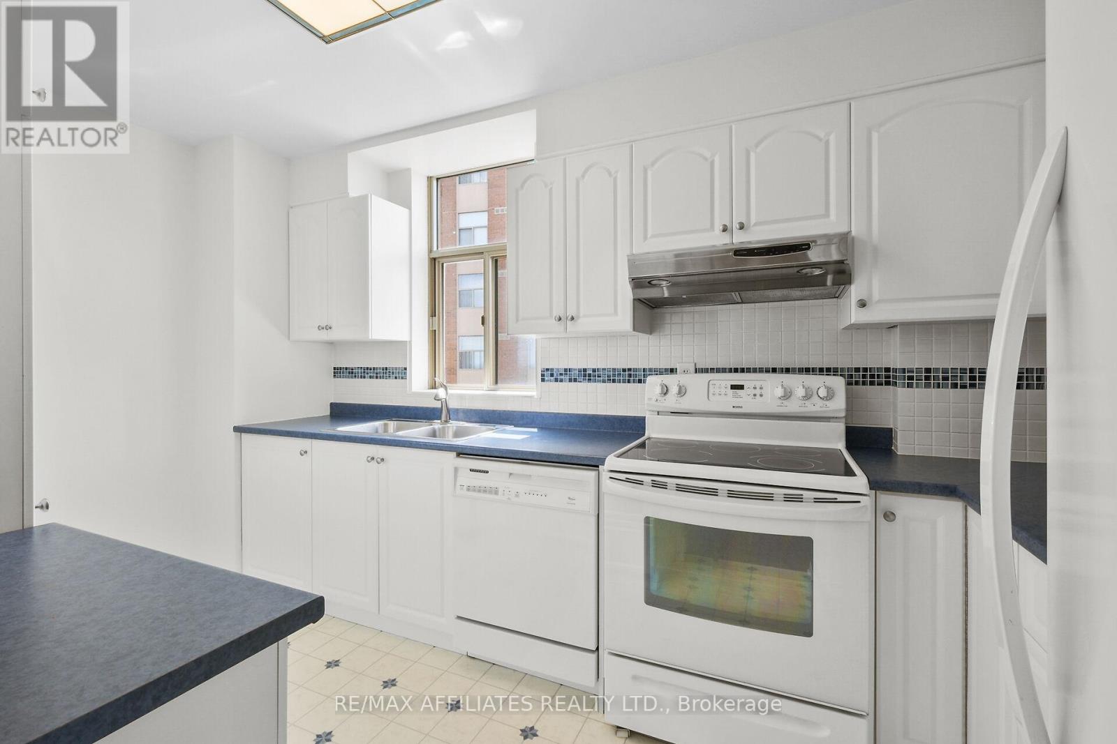 U1503 - 2759 Carousel Crescent