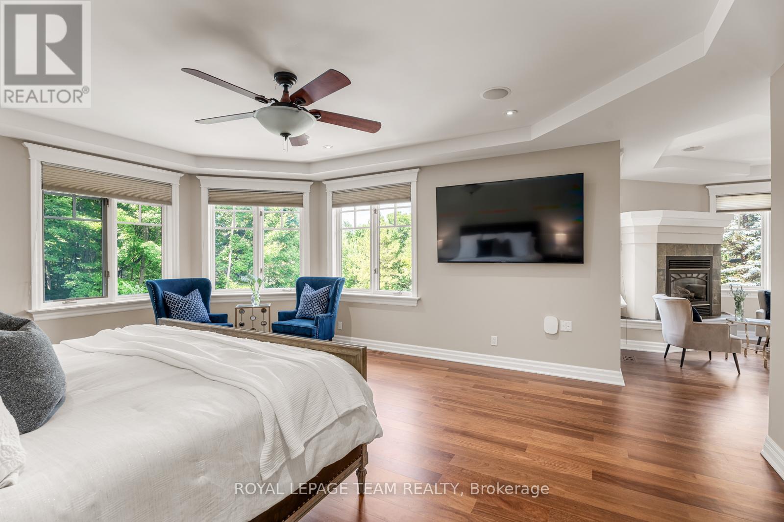 33 Marchbrook Circle