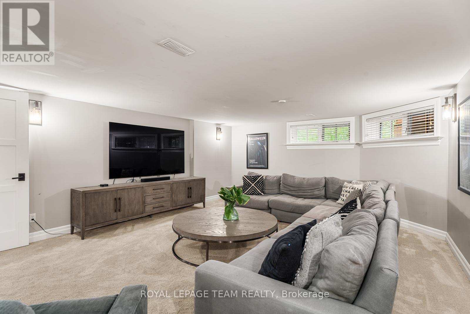 33 Marchbrook Circle