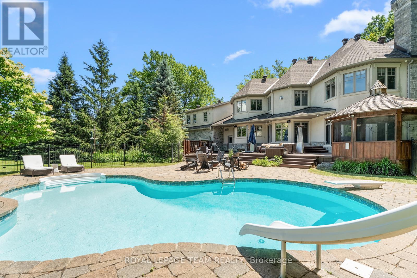 33 Marchbrook Circle