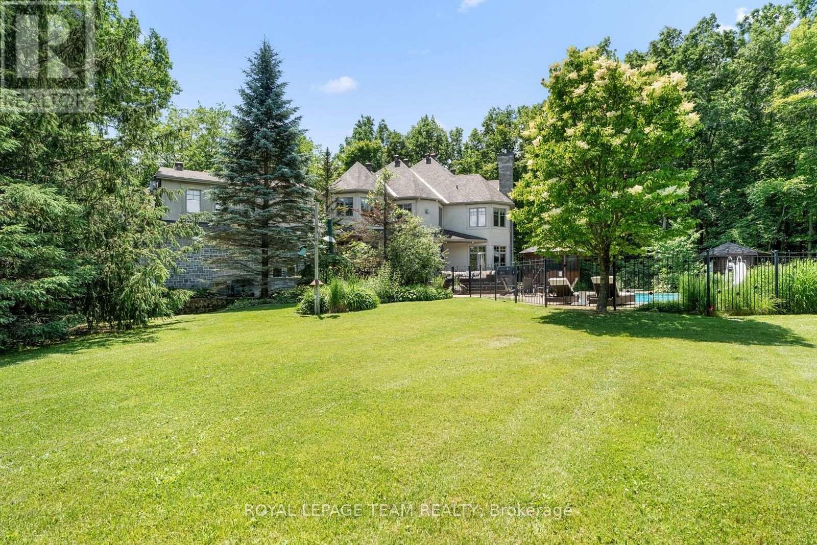 33 Marchbrook Circle