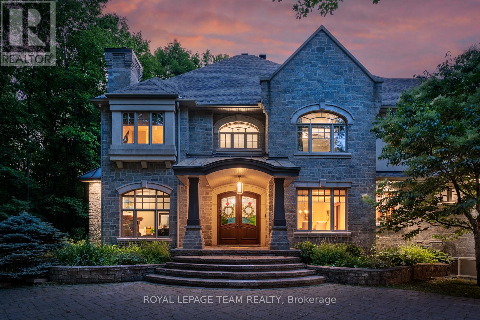 33 Marchbrook Circle