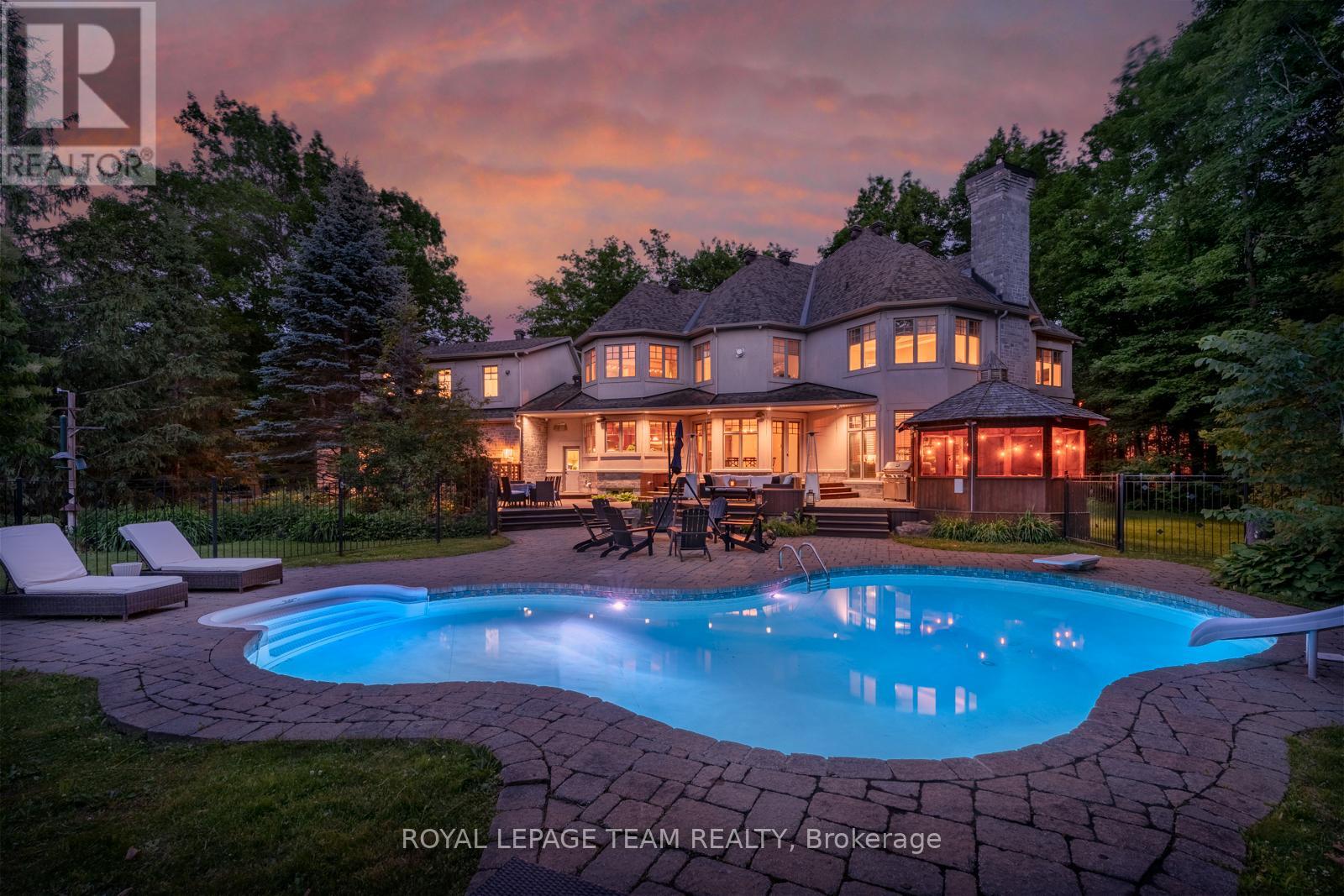 33 Marchbrook Circle