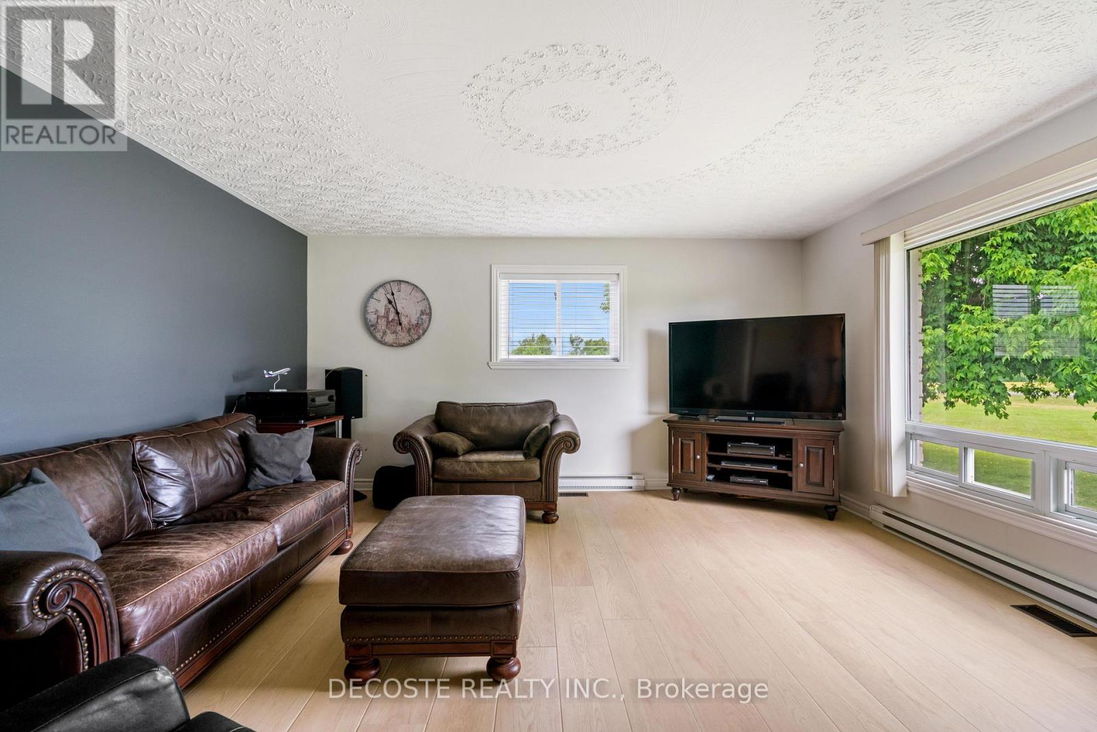 20330 Lochiel Road