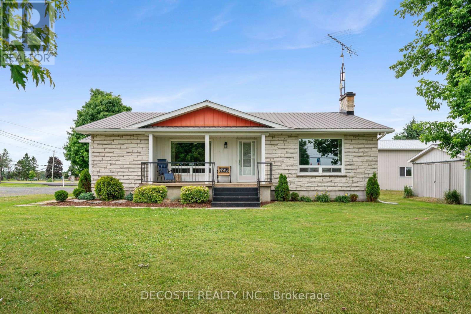 20330 Lochiel Road