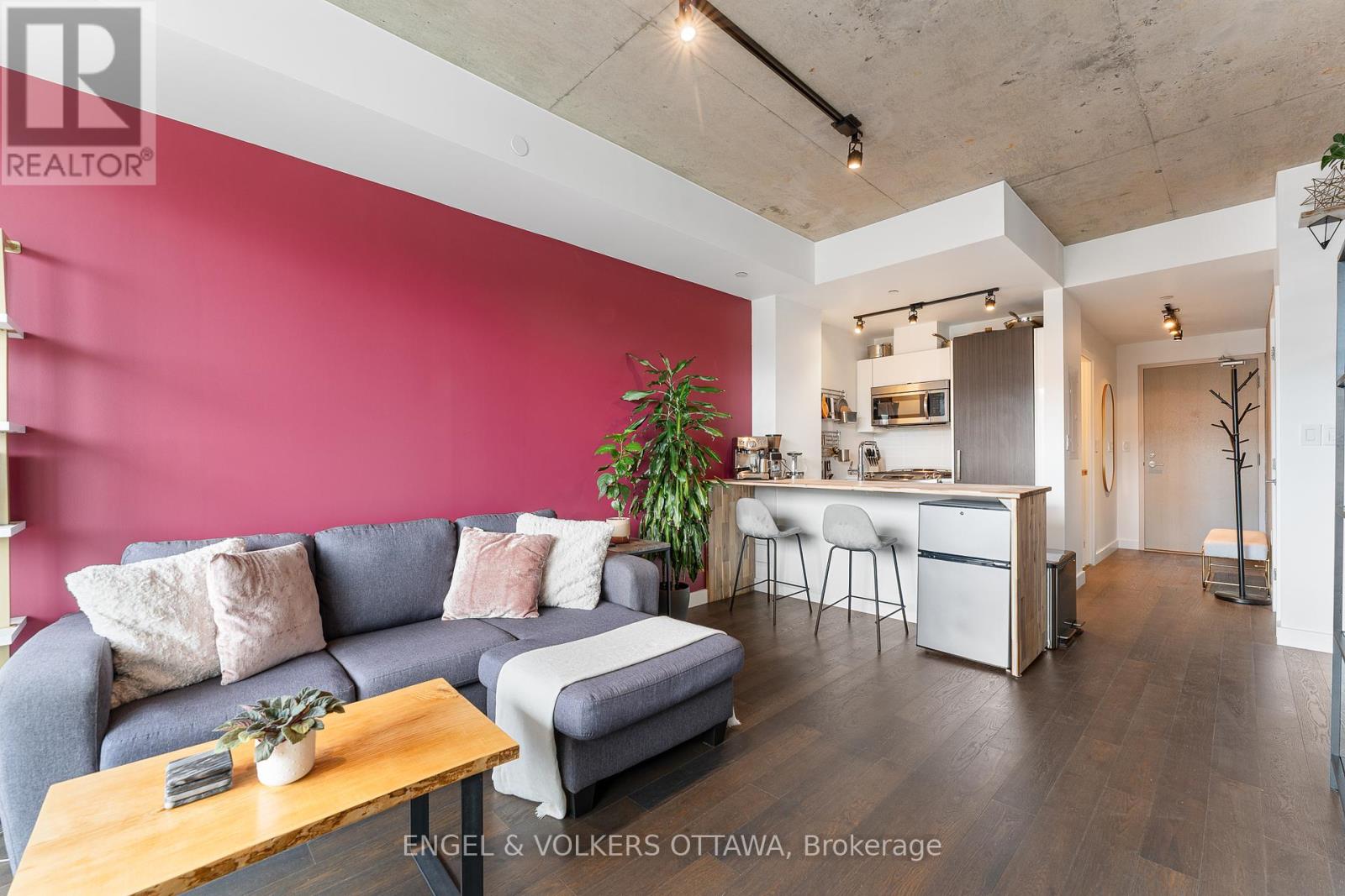 303 - 224 Lyon Street