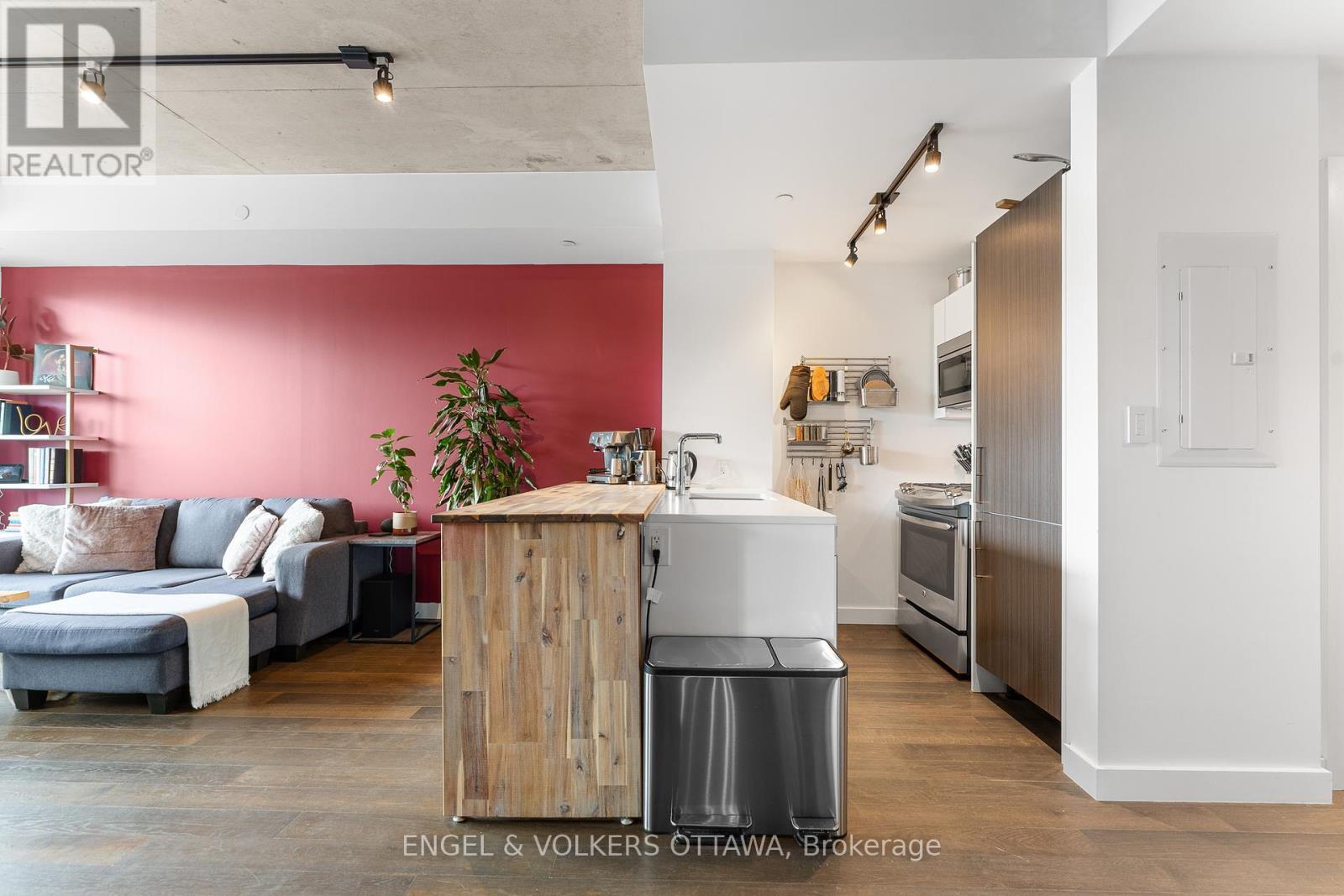 303 - 224 Lyon Street