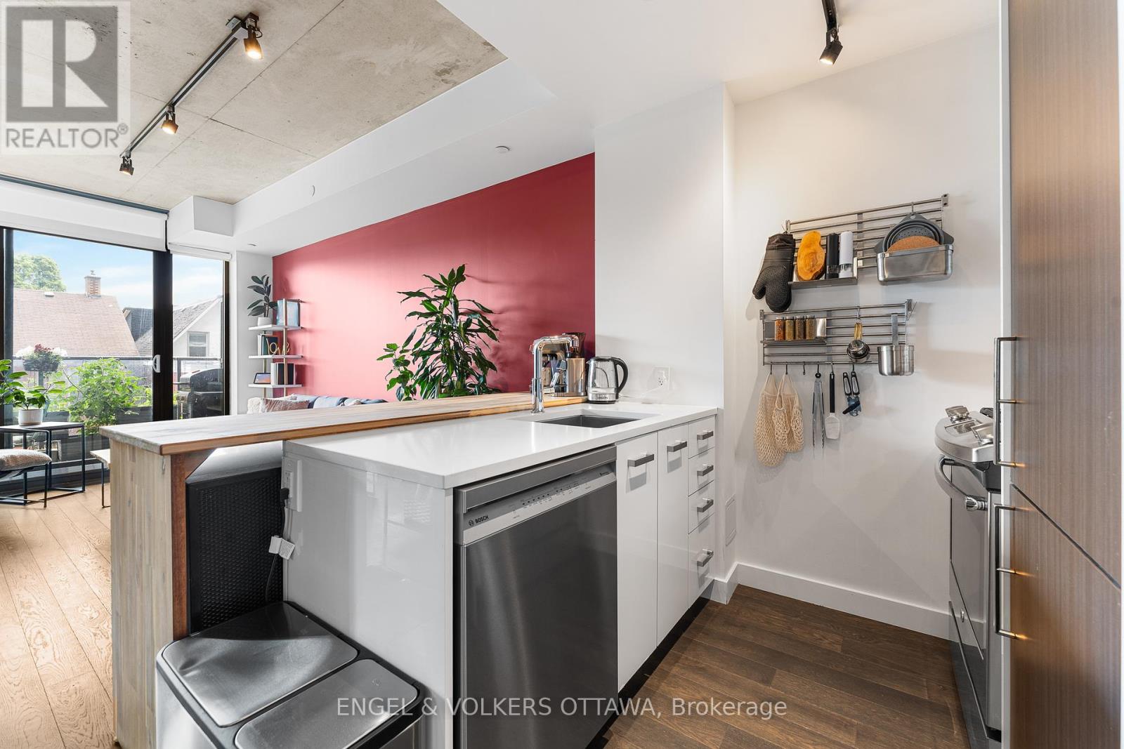 303 - 224 Lyon Street