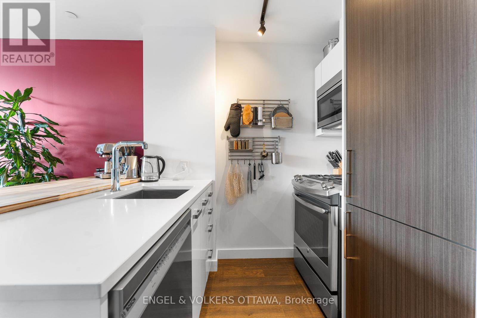 303 - 224 Lyon Street