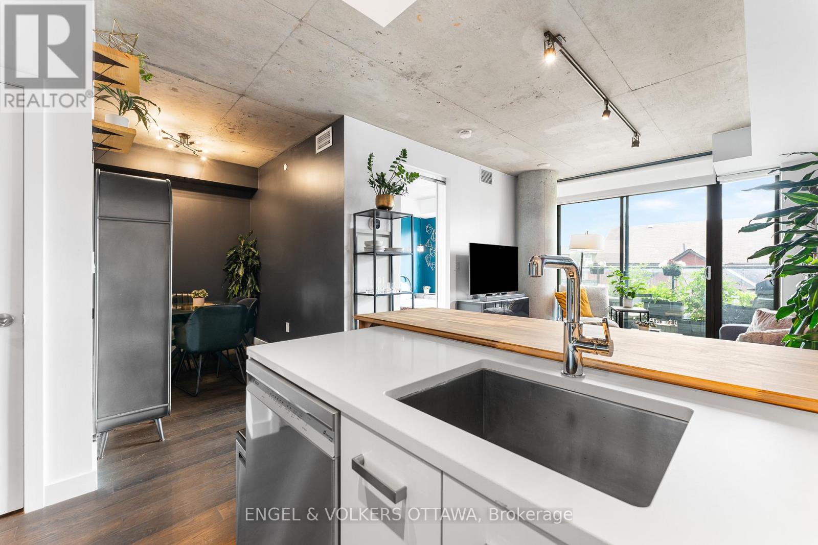 303 - 224 Lyon Street