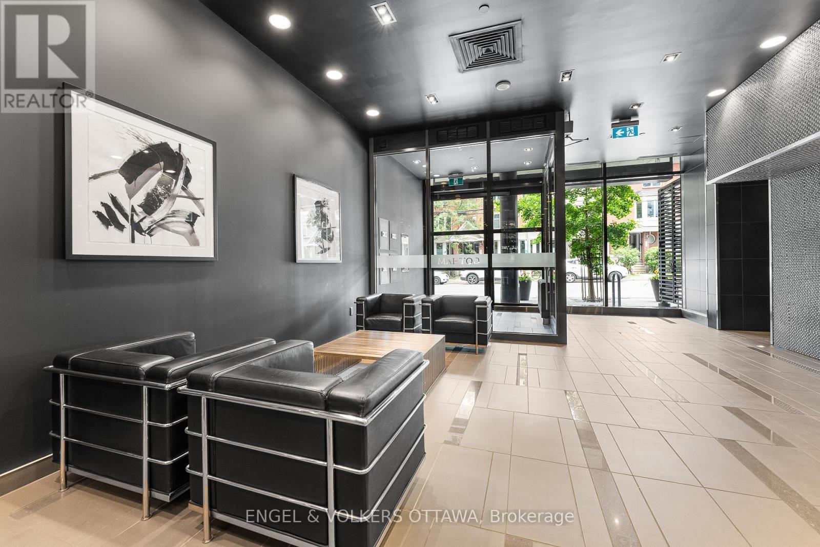 303 - 224 Lyon Street
