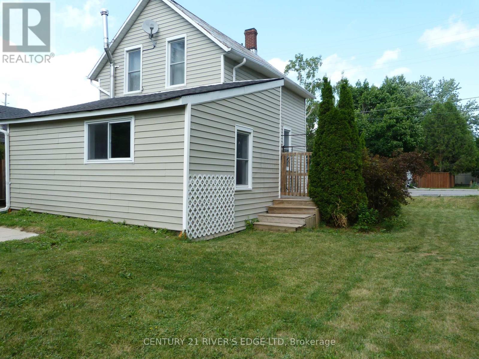 468 Gladstone Street N
