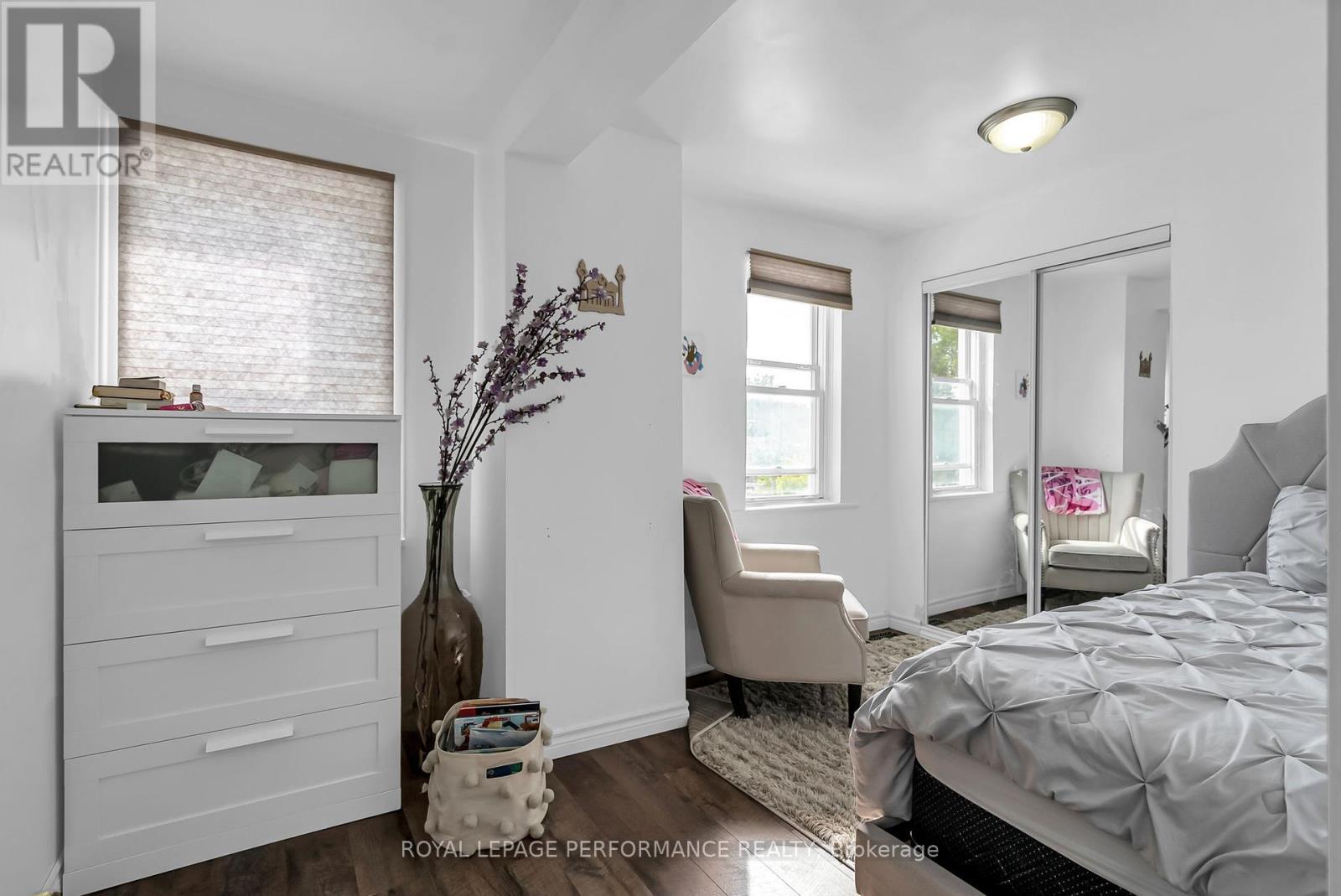 149 Dominion Street S