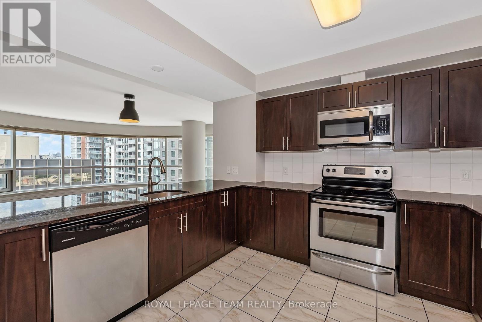 1404 - 234 Rideau Street