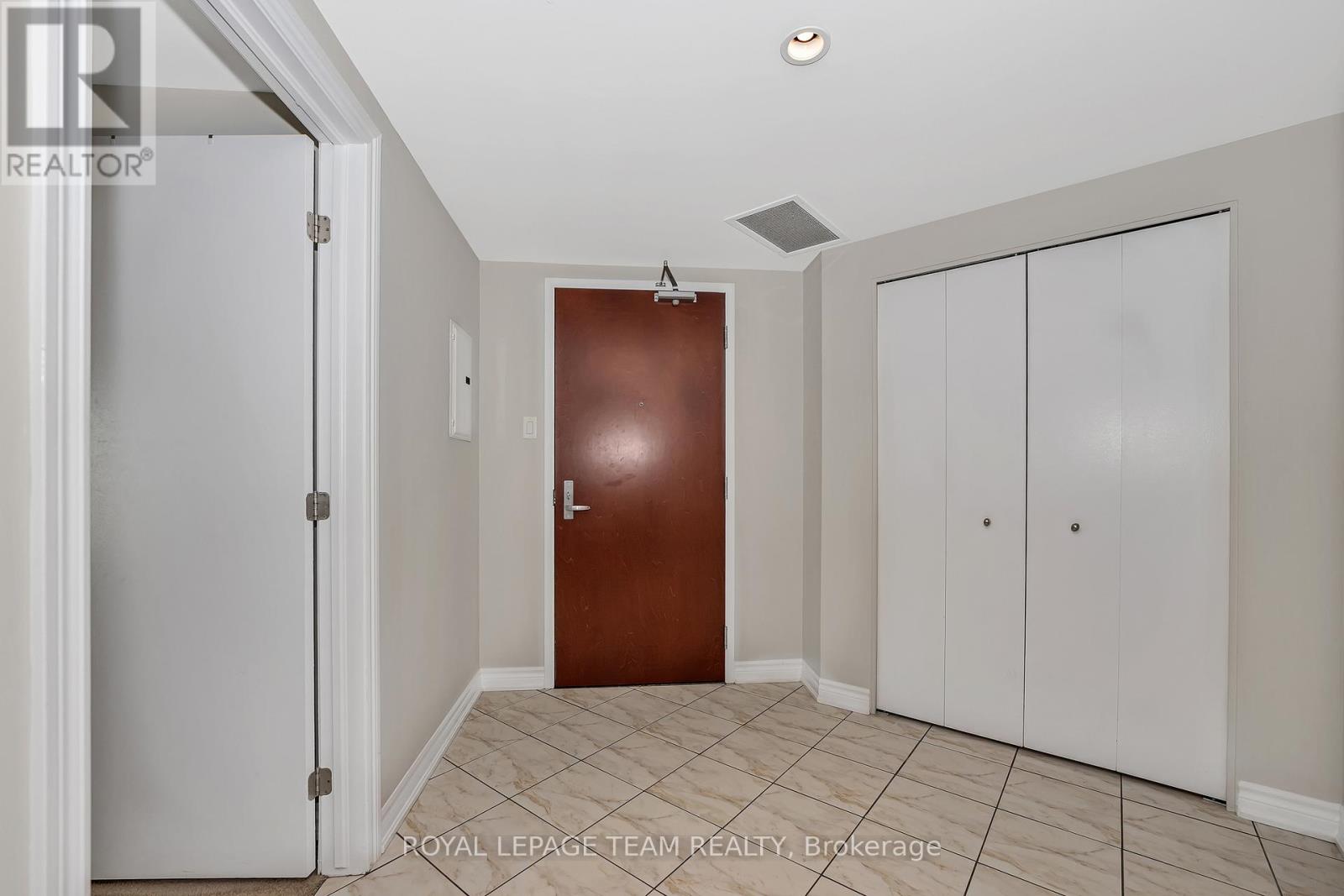 1404 - 234 Rideau Street