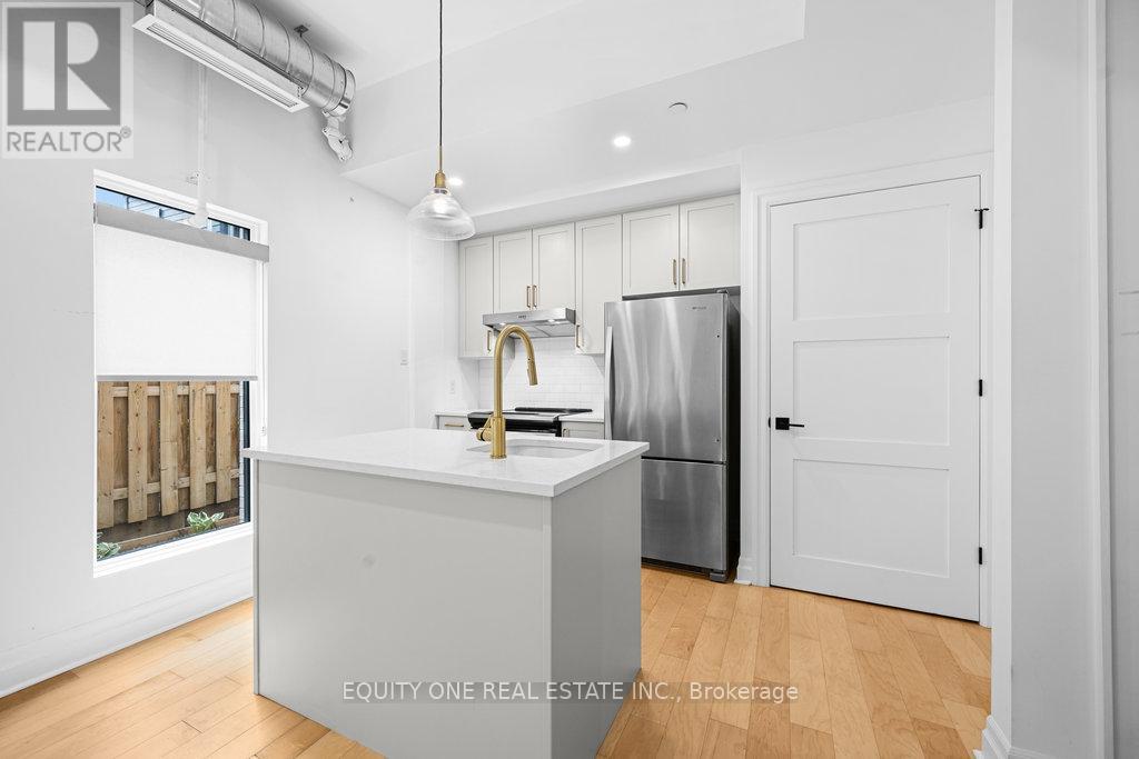 105 - 101 Pinhey Street