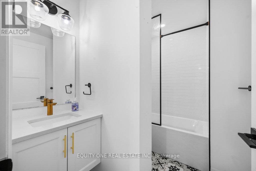 105 - 101 Pinhey Street