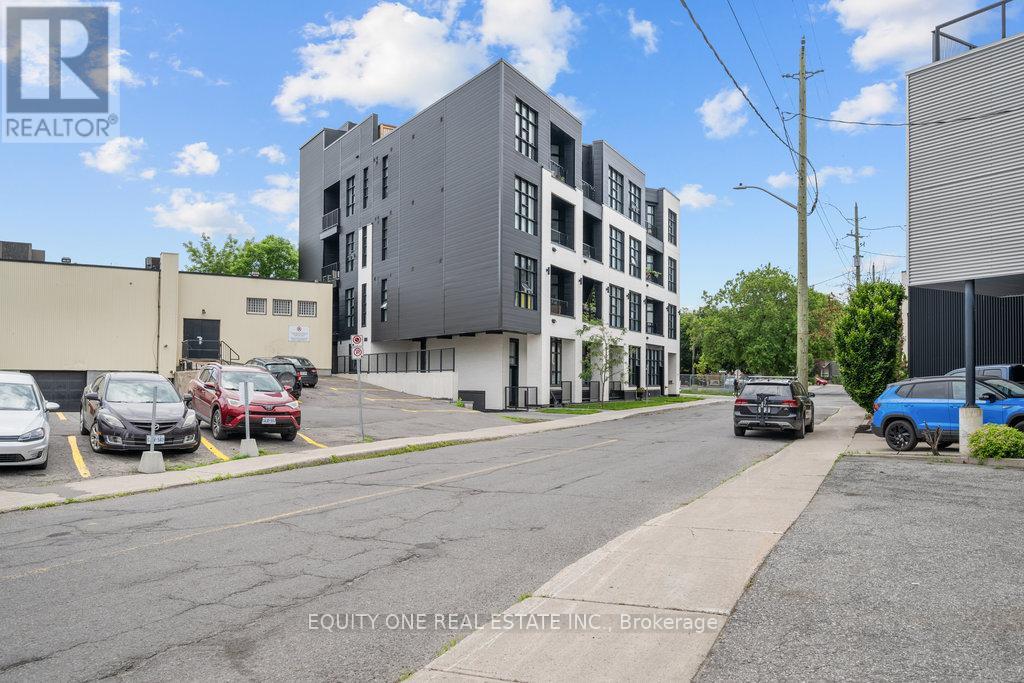 105 - 101 Pinhey Street