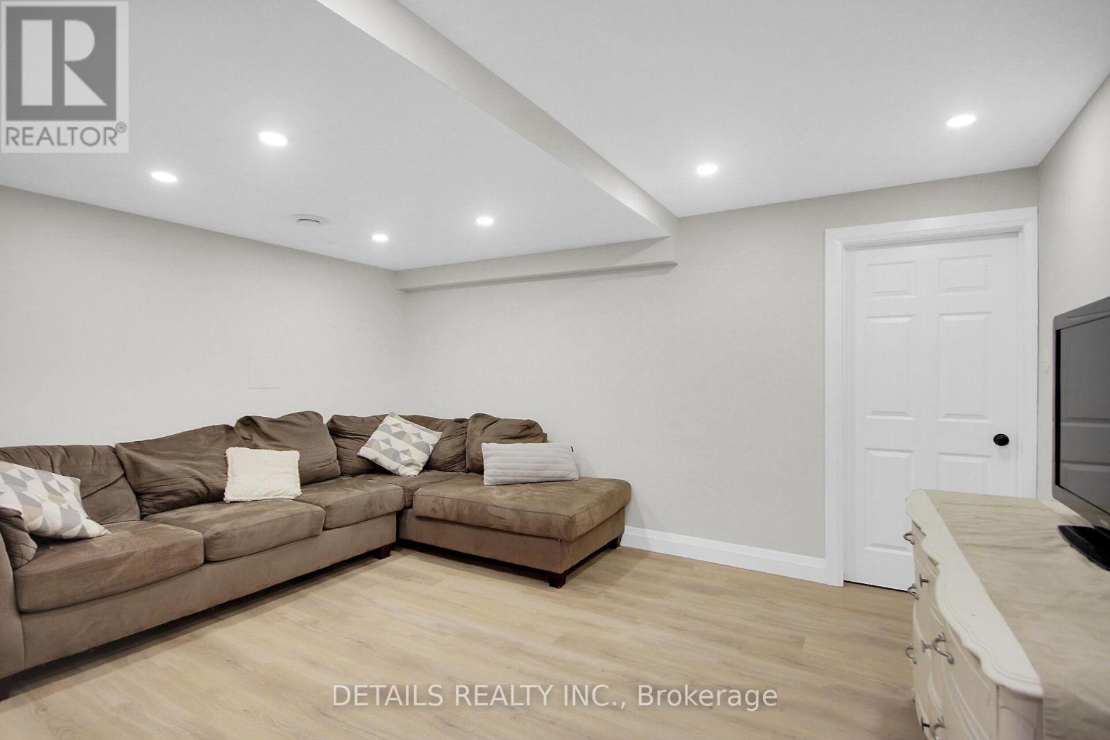 1362 Cornfield Crescent
