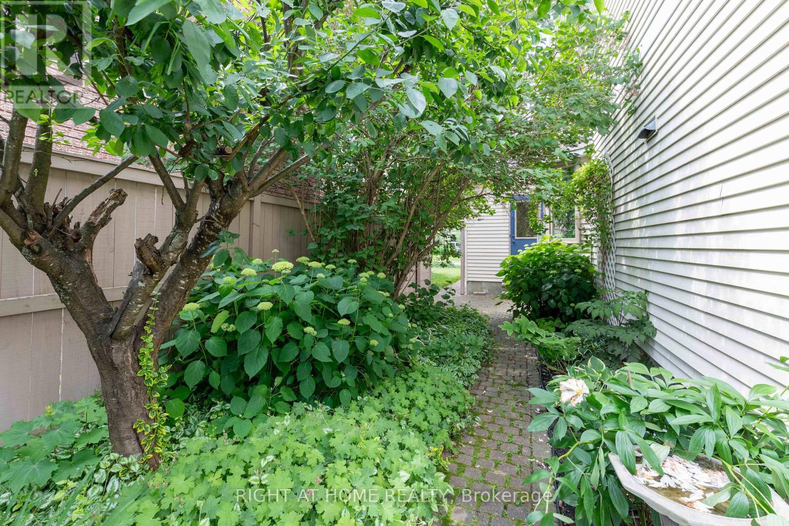 21 Hime Crescent