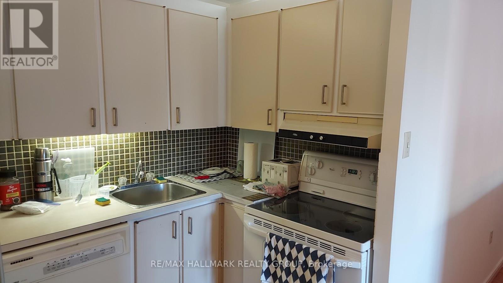 402 - 373 Laurier Avenue E