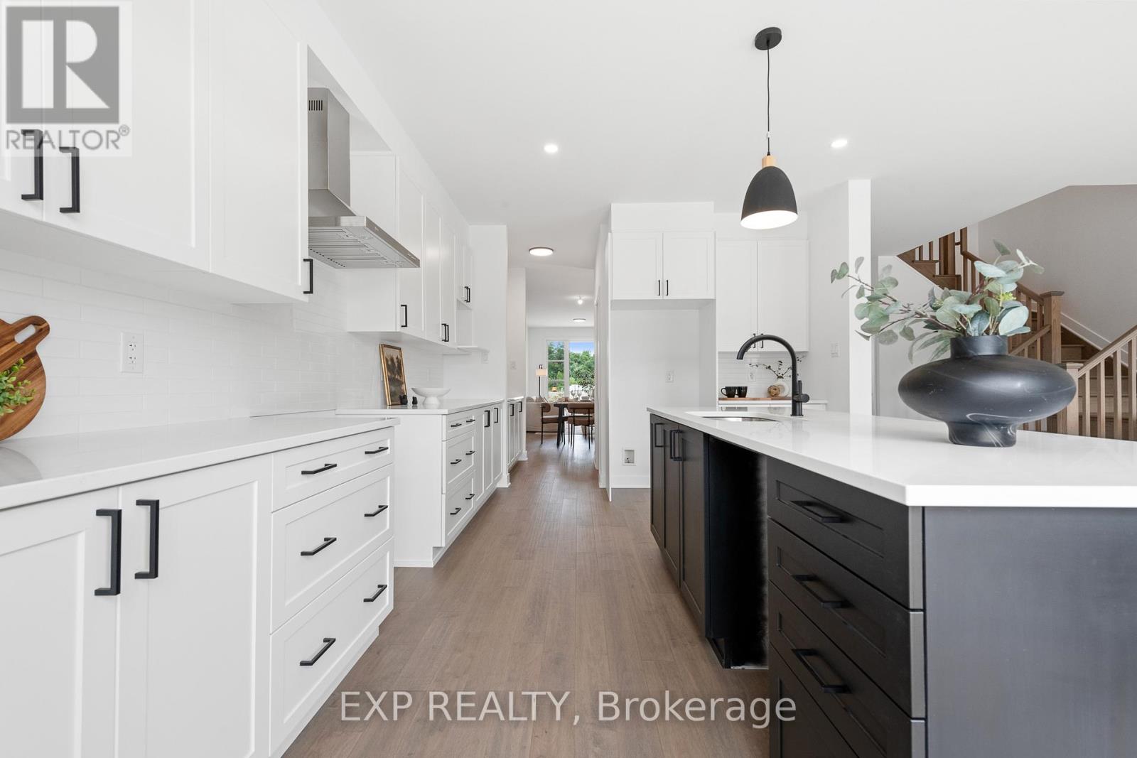 804 Ninaatik Place