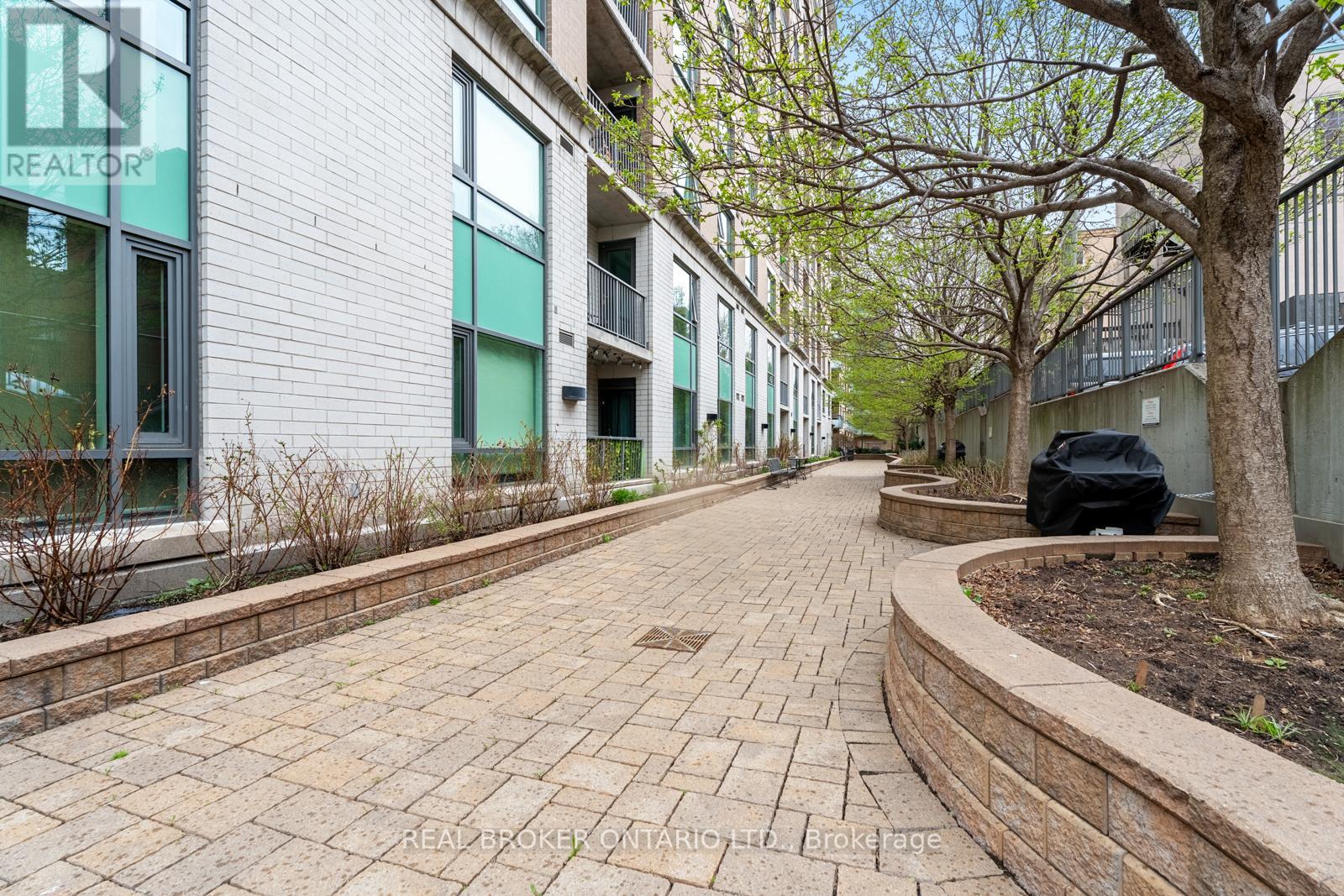 1207 - 200 Besserer Street