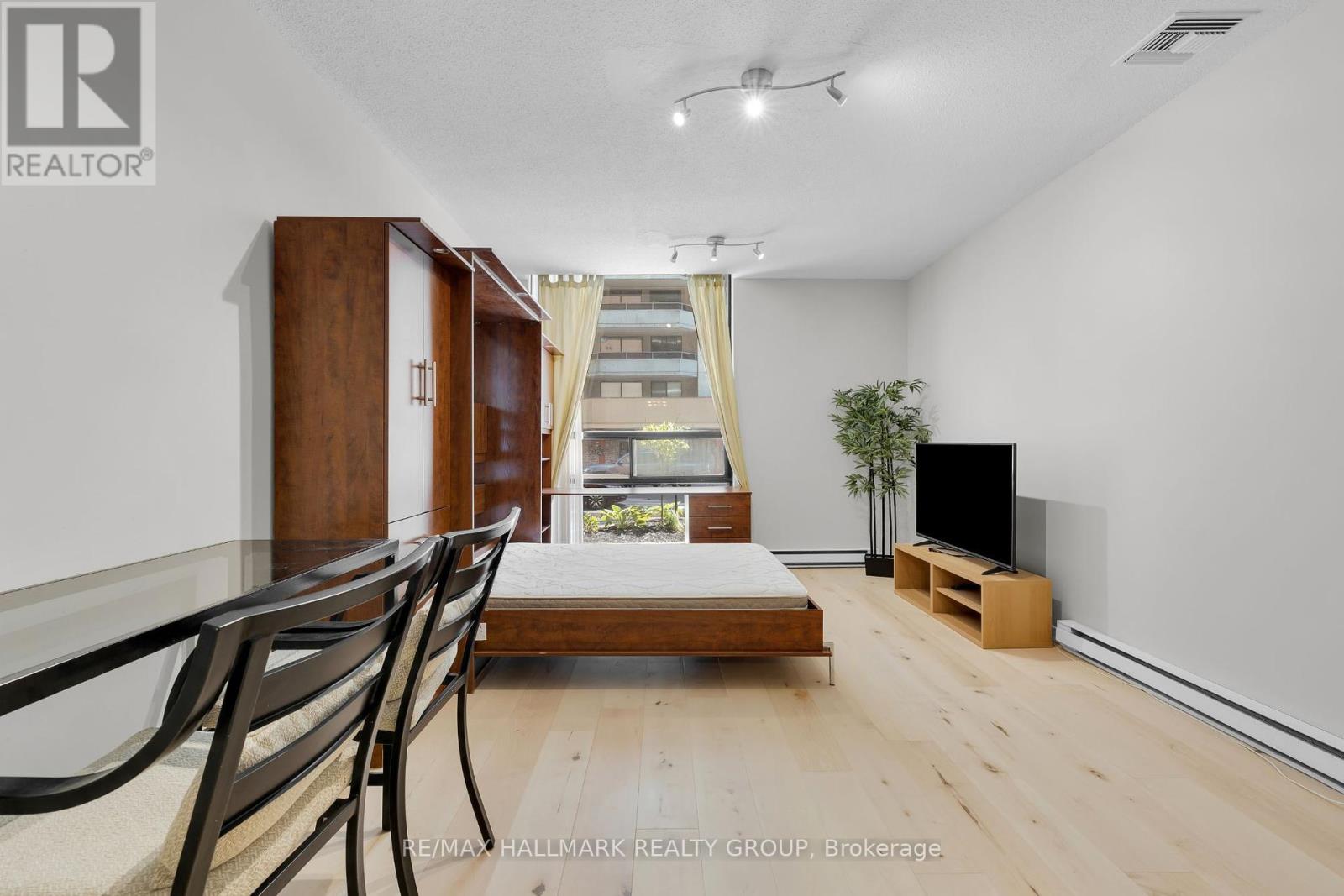 104 - 475 Laurier Avenue W