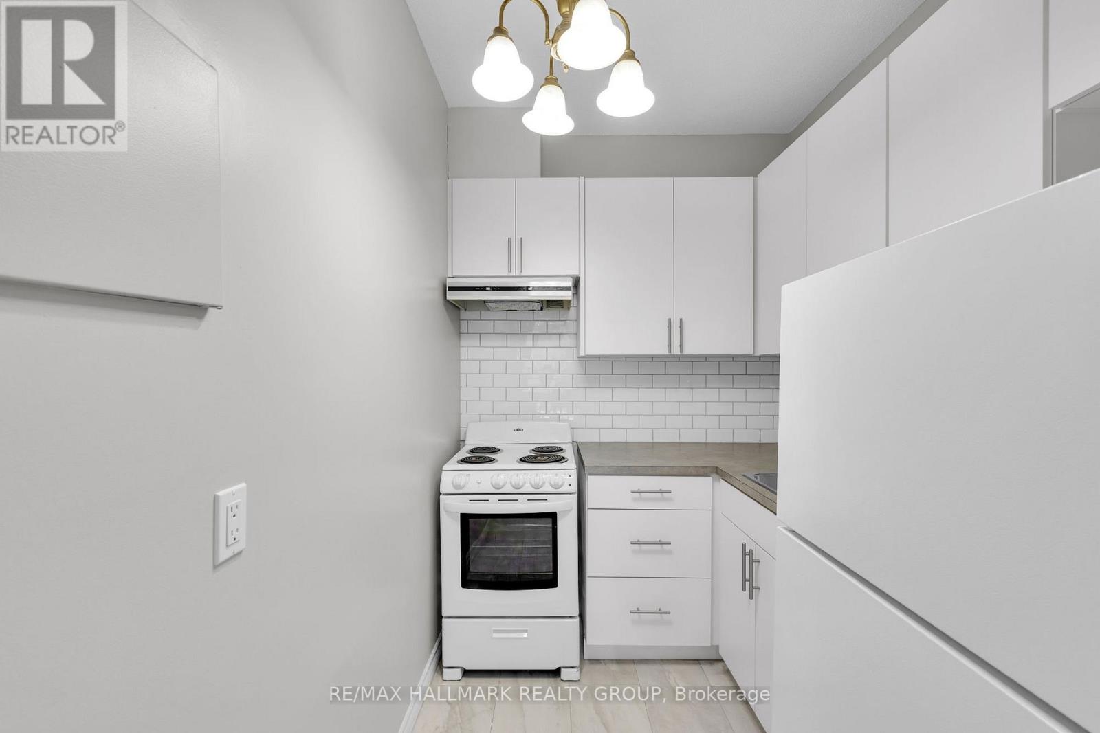 104 - 475 Laurier Avenue W